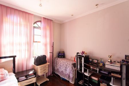 Casa à venda com 360m², 5 quartos e 2 vagas Casa à venda com 360m², 5 quartos e 2 vagasQuarto 1