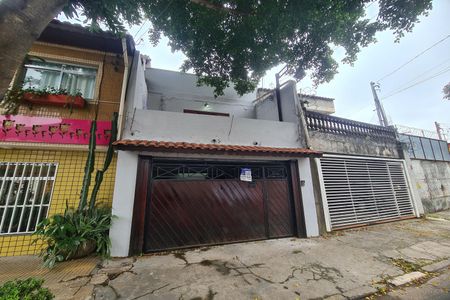 Casa à venda com 107m², 2 quartos e 2 vagas Casa à venda com 107m², 2 quartos e 2 vagasFachada