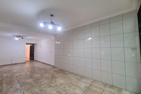 Casa à venda com 107m², 2 quartos e 2 vagas Casa à venda com 107m², 2 quartos e 2 vagasCozinha