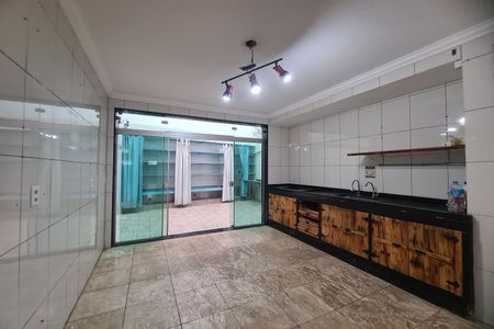 Casa à venda com 107m², 2 quartos e 2 vagas Casa à venda com 107m², 2 quartos e 2 vagasCozinha