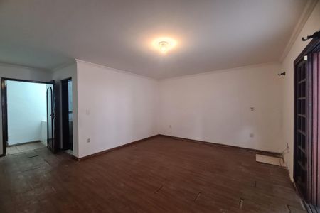 Casa à venda com 107m², 2 quartos e 2 vagas Casa à venda com 107m², 2 quartos e 2 vagasSuite