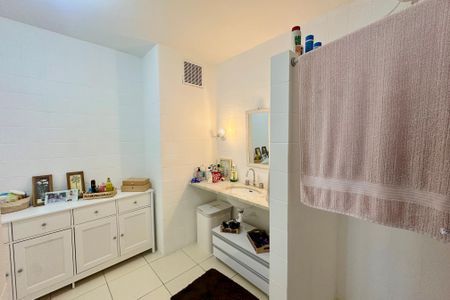 Apartamento à venda com 110m², 2 quartos e sem vagaBanheiro
