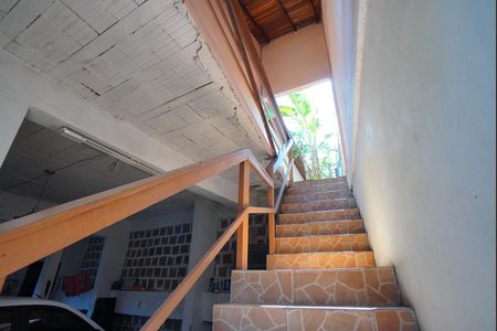 Casa à venda com 190m², 4 quartos e 4 vagasEscada - Quintal
