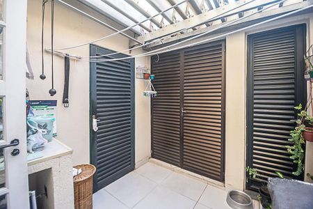 Casa de condomínio à venda com 110m², 3 quartos e 2 vagas Casa de condomínio à venda com 110m², 3 quartos e 2 vagasÁrea de Serviço