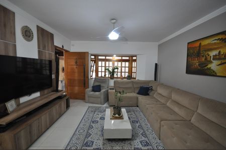 Casa à venda com 150m², 3 quartos e 2 vagasSala