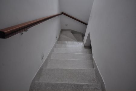 Casa à venda com 150m², 3 quartos e 2 vagasEscada