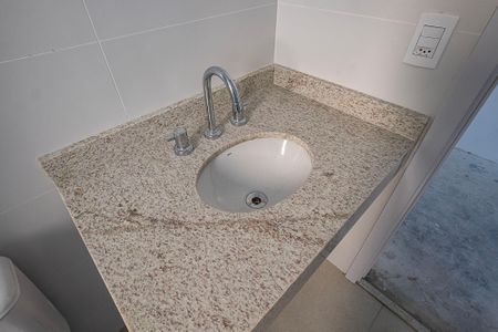 Apartamento à venda com 82m², 2 quartos e 1 vagaSuíte - Banheiro