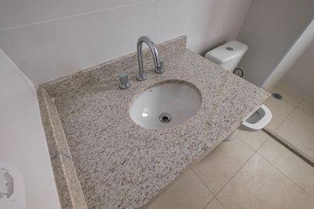 Apartamento à venda com 82m², 2 quartos e 1 vaga Apartamento à venda com 82m², 2 quartos e 1 vagaBanheiro