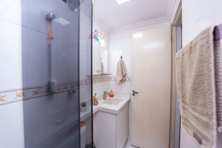 Banheiro de apartamento à venda com 2 quartos, 50m² em Vila Paulistania, São Paulo