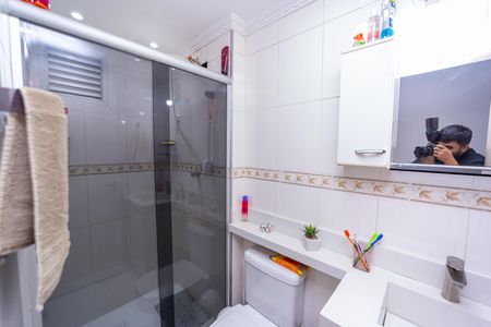 Banheiro de apartamento à venda com 2 quartos, 50m² em Vila Paulistania, São Paulo