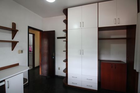 Casa de condomínio à venda com 256m², 4 quartos e 4 vagasQuarto 2