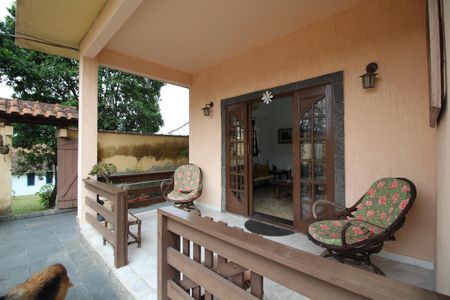 Casa de condomínio à venda com 256m², 4 quartos e 4 vagasVaranda