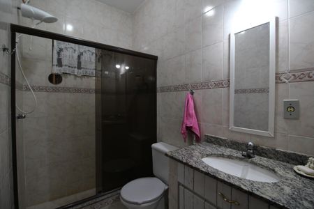 Casa de condomínio à venda com 256m², 4 quartos e 4 vagasBanheiro Social 1