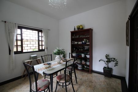 Casa de condomínio à venda com 256m², 4 quartos e 4 vagasSala 2