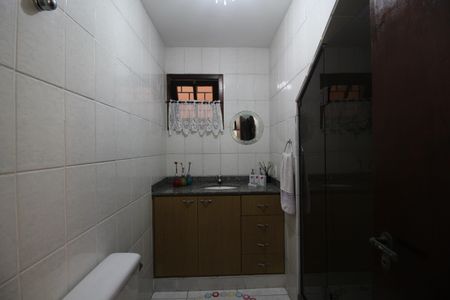 Casa de condomínio à venda com 256m², 4 quartos e 4 vagasBanheiro Social 2