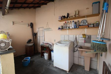 Casa de condomínio à venda com 256m², 4 quartos e 4 vagasÁrea de Serviço