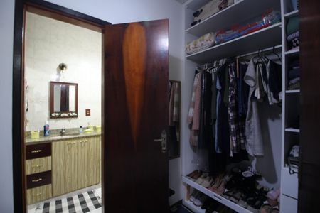 Casa de condomínio à venda com 256m², 4 quartos e 4 vagasQuarto 4 - Closet