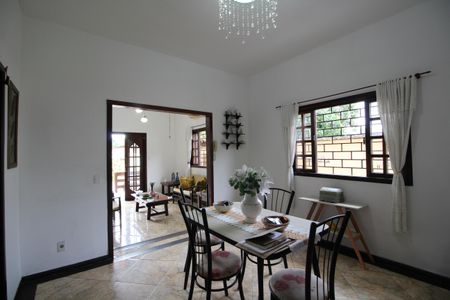 Casa de condomínio à venda com 256m², 4 quartos e 4 vagasSala 2