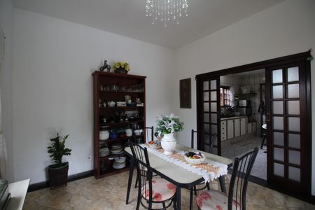 Casa de condomínio à venda com 256m², 4 quartos e 4 vagasSala 2