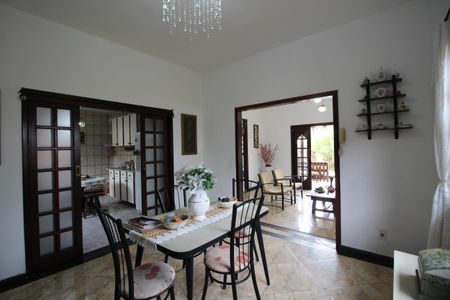 Casa de condomínio à venda com 256m², 4 quartos e 4 vagasSala 2