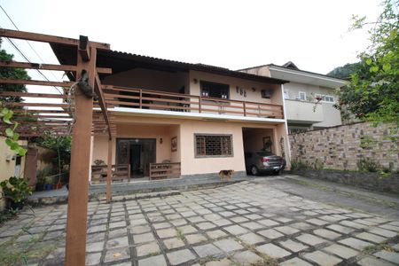 Casa de condomínio à venda com 256m², 4 quartos e 4 vagasFachada