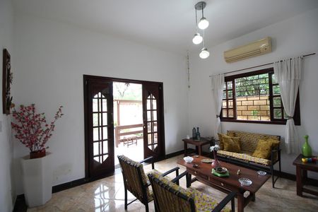 Casa de condomínio à venda com 256m², 4 quartos e 4 vagasSala 1