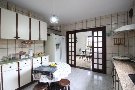 Casa de condomínio à venda com 256m², 4 quartos e 4 vagasCozinha