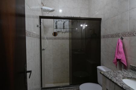 Casa de condomínio à venda com 256m², 4 quartos e 4 vagasBanheiro Social 1