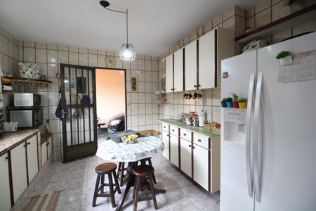 Casa de condomínio à venda com 256m², 4 quartos e 4 vagasCozinha