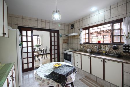 Casa de condomínio à venda com 256m², 4 quartos e 4 vagasCozinha