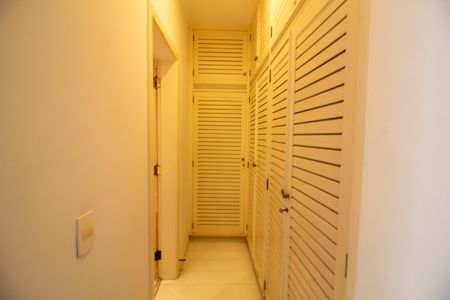 Apartamento à venda com 249m², 4 quartos e 4 vagasClosets da suíte 3