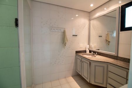 Apartamento à venda com 249m², 4 quartos e 4 vagasBanheiro da Suíte 1