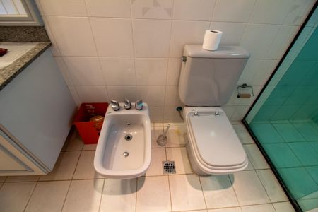 Apartamento à venda com 249m², 4 quartos e 4 vagasBanheiro da Suíte 2