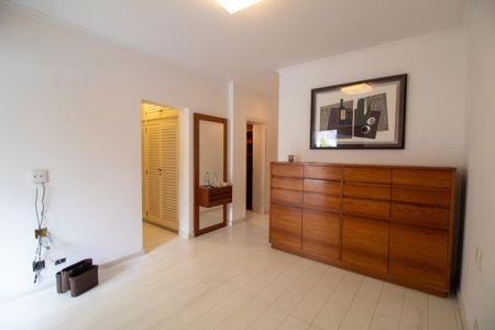 Apartamento à venda com 249m², 4 quartos e 4 vagasSuíte 3