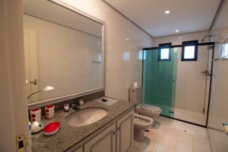 Apartamento à venda com 249m², 4 quartos e 4 vagasBanheiro da Suíte 2
