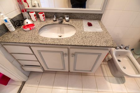 Apartamento à venda com 249m², 4 quartos e 4 vagasBanheiro da Suíte 2