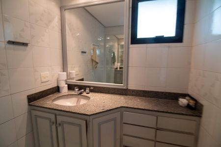 Apartamento à venda com 249m², 4 quartos e 4 vagasBanheiro da Suíte 1