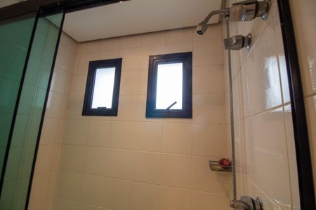 Apartamento à venda com 249m², 4 quartos e 4 vagasBanheiro da Suíte 2