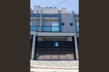 Casa à venda com 90m², 3 quartos e 2 vagas Casa à venda com 90m², 3 quartos e 2 vagasFachada