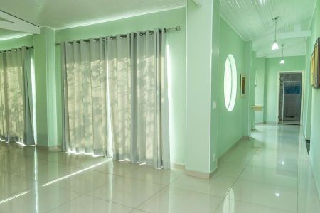 Casa para alugar com 2000m², 6 quartos e 4 vagas Casa para alugar com 2000m², 6 quartos e 4 vagasHall de acesso aos quartos
