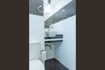 Casa para alugar com 2000m², 6 quartos e 4 vagas Casa para alugar com 2000m², 6 quartos e 4 vagasBanheiro Social 1