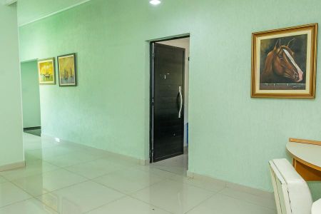 Casa para alugar com 2000m², 6 quartos e 4 vagas Casa para alugar com 2000m², 6 quartos e 4 vagasHall de acesso aos quartos