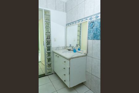 Casa para alugar com 2000m², 6 quartos e 4 vagas Casa para alugar com 2000m², 6 quartos e 4 vagasBanheiro da Suíte 1