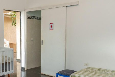 Casa para alugar com 2000m², 6 quartos e 4 vagas Casa para alugar com 2000m², 6 quartos e 4 vagasAcesso ao banheiro da Suíte 2