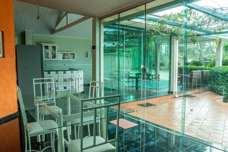 Casa para alugar com 2000m², 6 quartos e 4 vagas Casa para alugar com 2000m², 6 quartos e 4 vagasCozinha