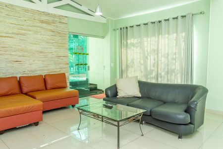 Casa para alugar com 2000m², 6 quartos e 4 vagas Casa para alugar com 2000m², 6 quartos e 4 vagasSala