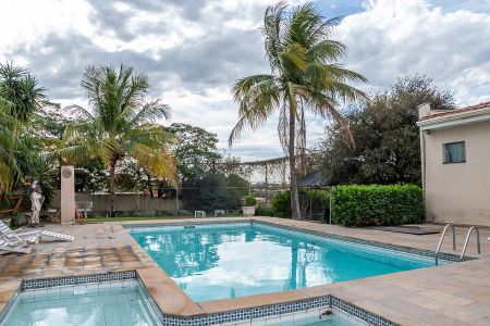 Casa para alugar com 2000m², 6 quartos e 4 vagas Casa para alugar com 2000m², 6 quartos e 4 vagasPiscina e área verde