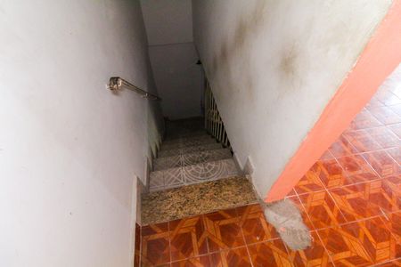 Casa à venda com 162m², 3 quartos e 2 vagas Casa à venda com 162m², 3 quartos e 2 vagasEscada