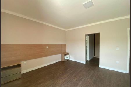 Casa de condomínio à venda com 282m², 4 quartos e 4 vagasFoto 01