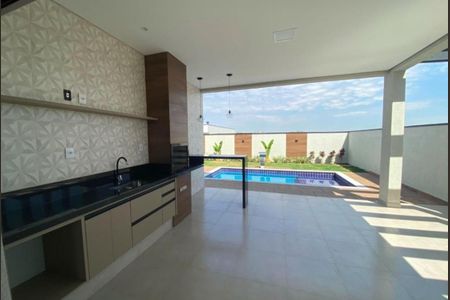 Casa de condomínio à venda com 282m², 4 quartos e 4 vagasFoto 01